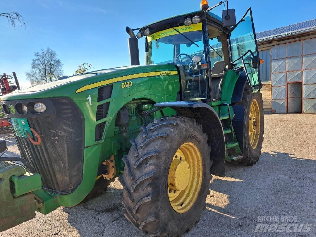 John Deere 8130 الجرارات