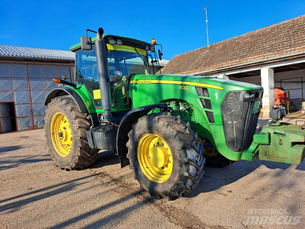 John Deere 8130 الجرارات