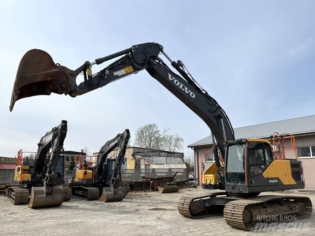 Volvo EC 220 E حفارات زحافة