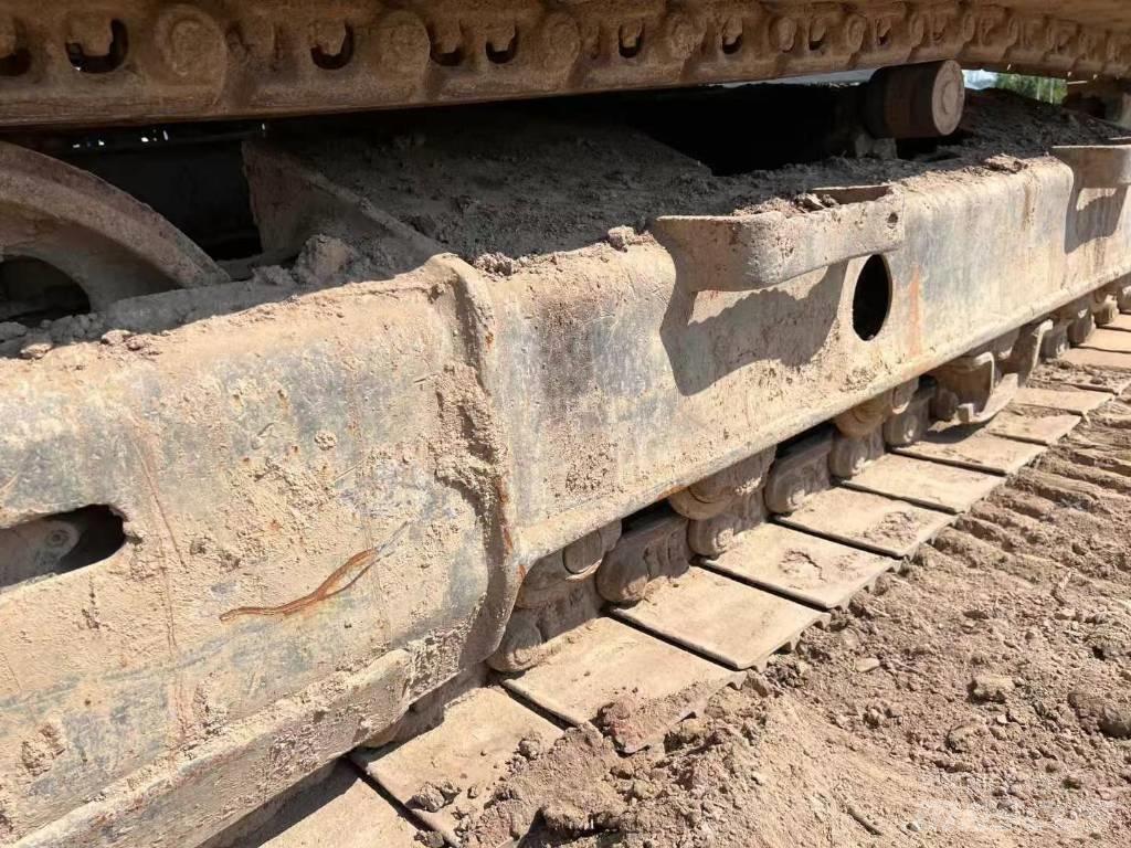 Komatsu PC 130 حفارات زحافة