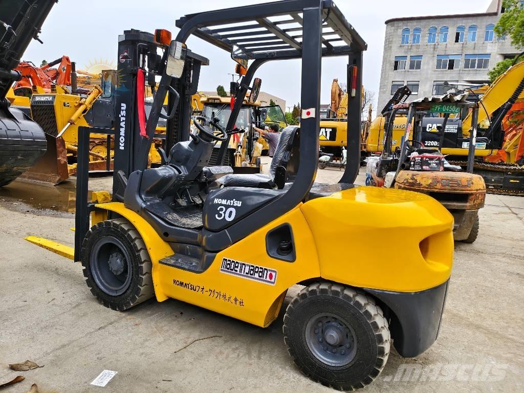 Komatsu FD30 شاحنات الديزل