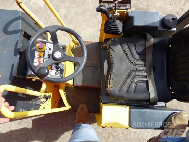 Bomag BW 80 ADH-2 مداحل ثنائية الاسطوانة
