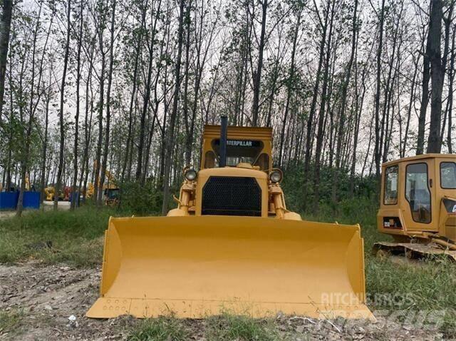 CAT D 7 G بلدوزرات مجنزرة