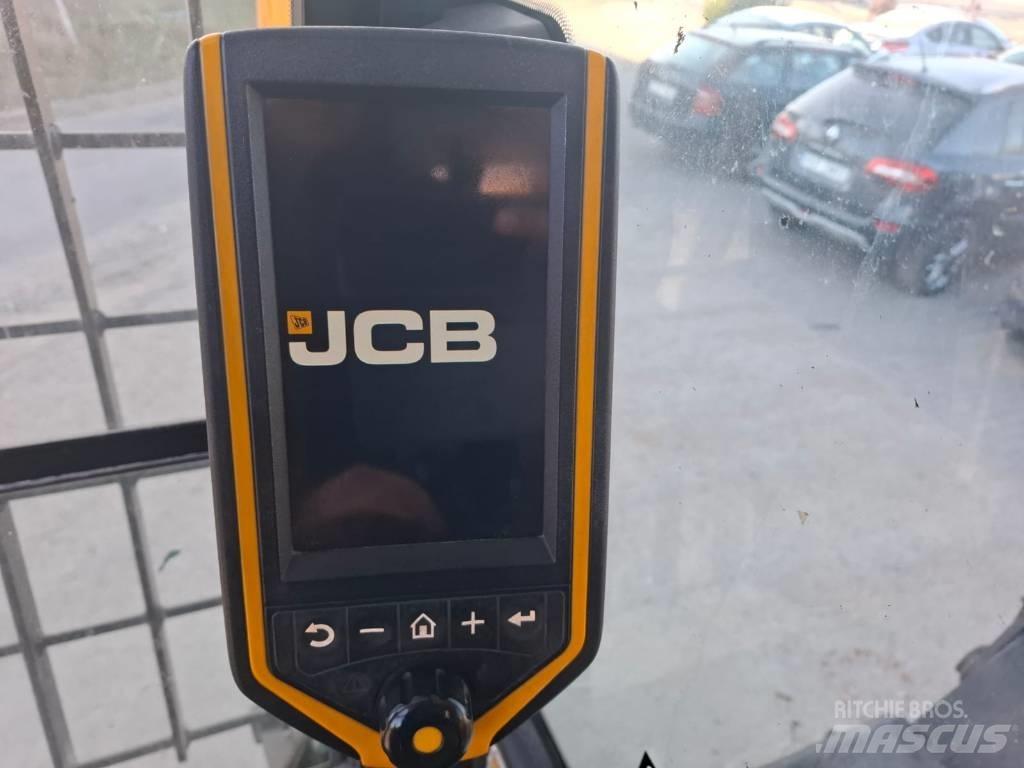 JCB JS 200 W حفارات بعجل