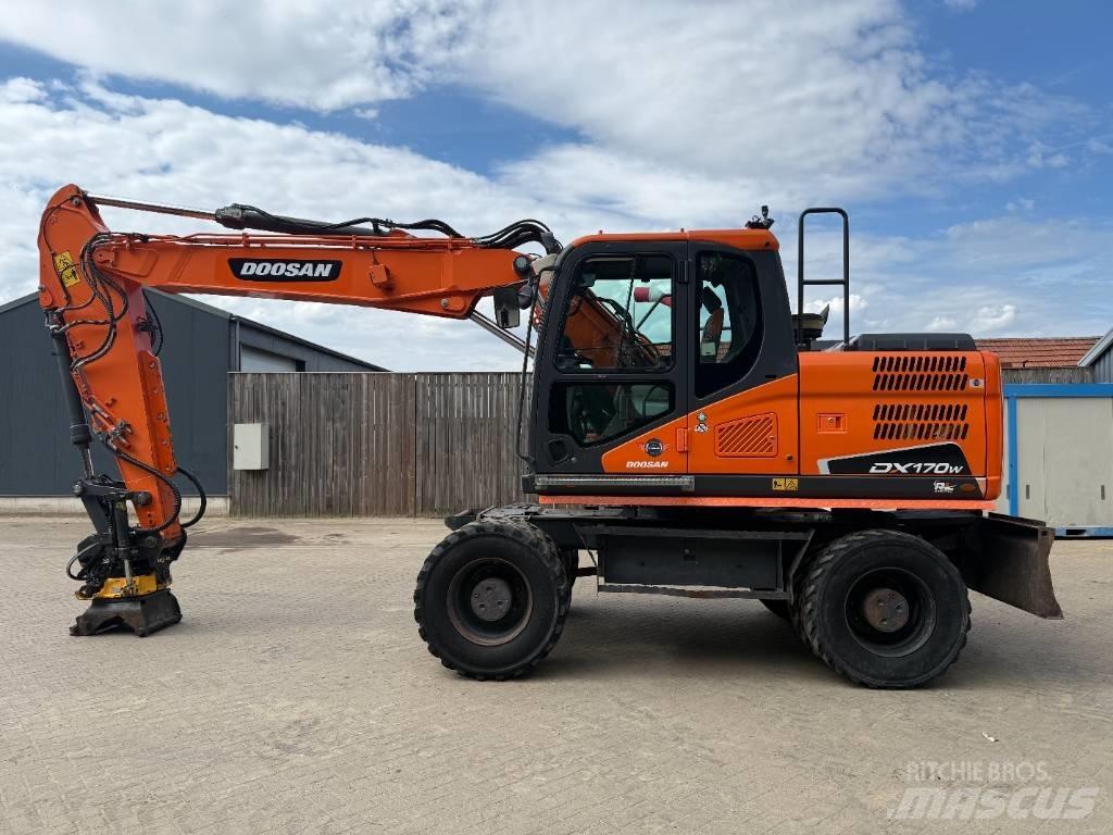 Doosan DX 170 W حفارات بعجل