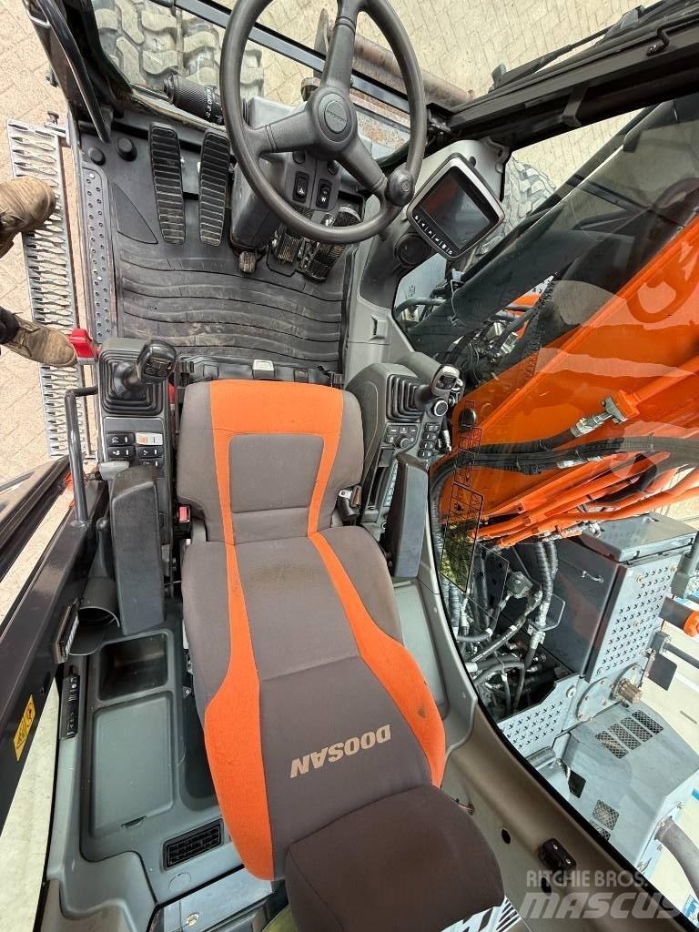 Doosan DX 170 W حفارات بعجل