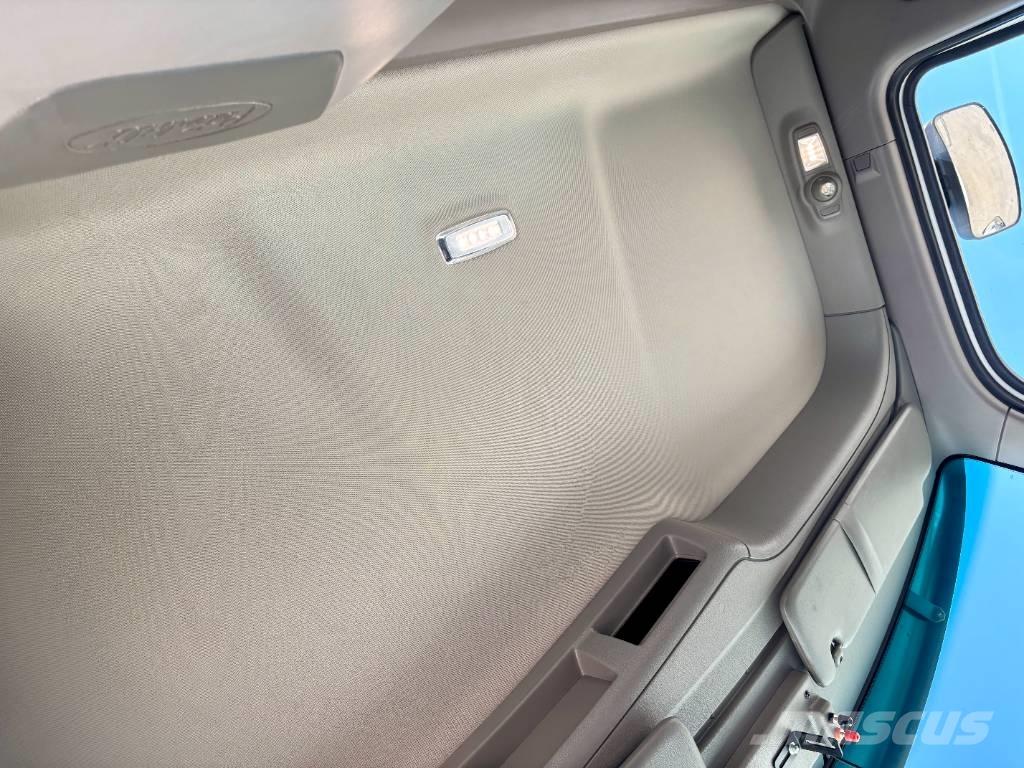 Peterbilt 567 وحدات الجر