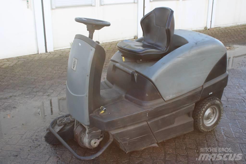 Kärcher KM 100/100 كناسات