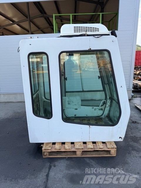 Liebherr CAB SERIE B كابينة والداخلية