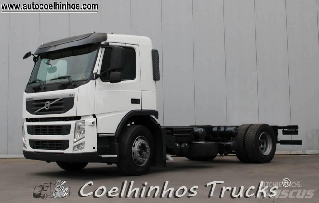 Volvo FM 330 شاحنات بمقصورة وهيكل