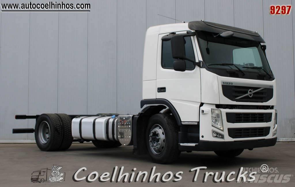 Volvo FM 330 شاحنات بمقصورة وهيكل