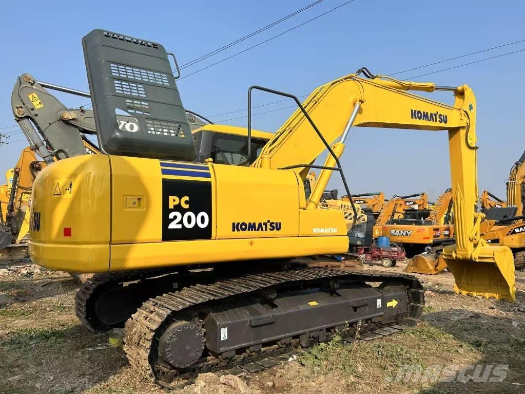 Komatsu PC 200 حفارات زحافة