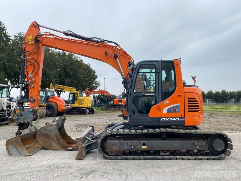 Doosan DX 140 LCR-5 حفارات زحافة