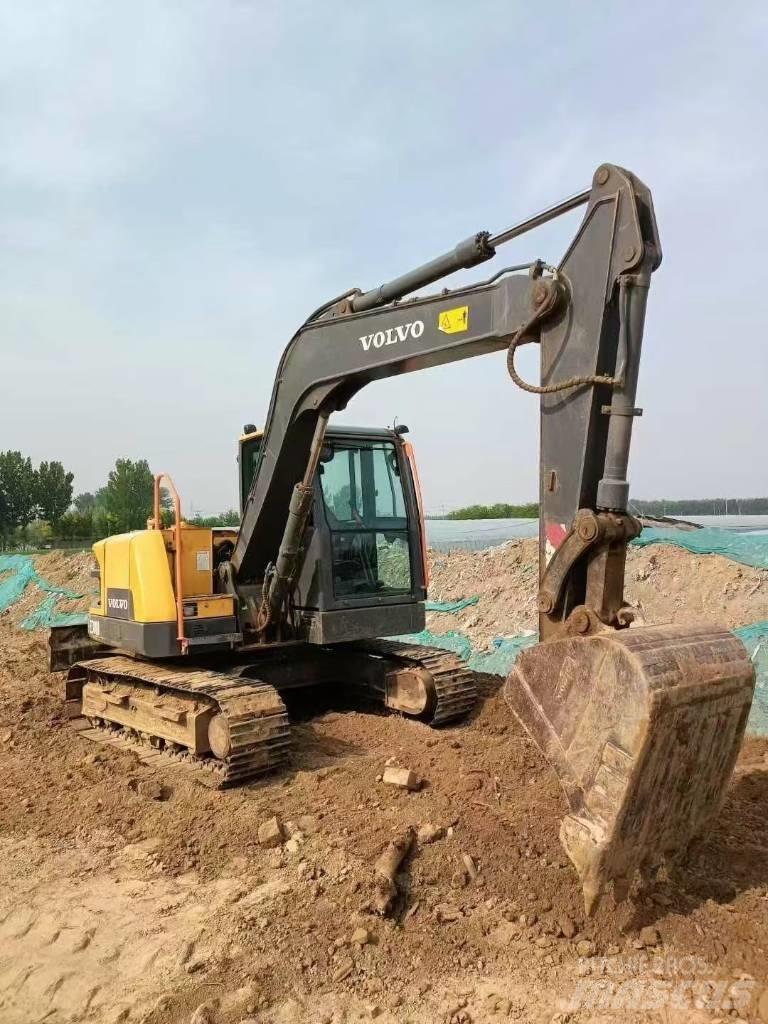 Volvo 80D حفارات زحافة