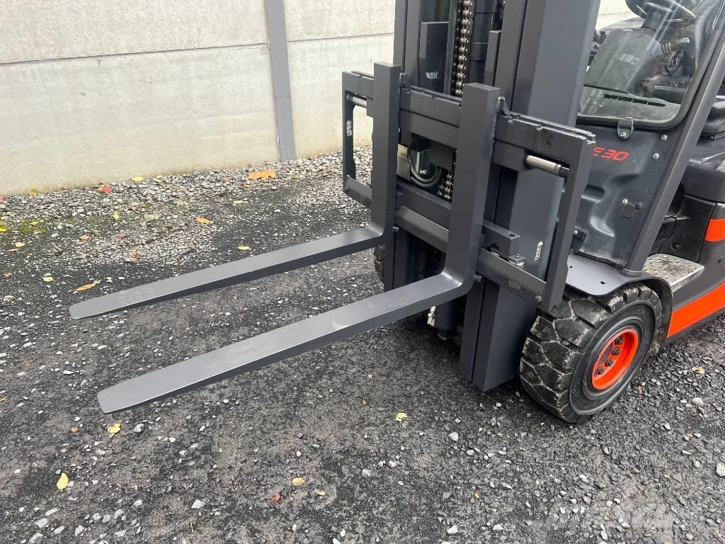 Linde E30L-01 شاحنات ذات رافعات شوكية تعمل بالكهرباء