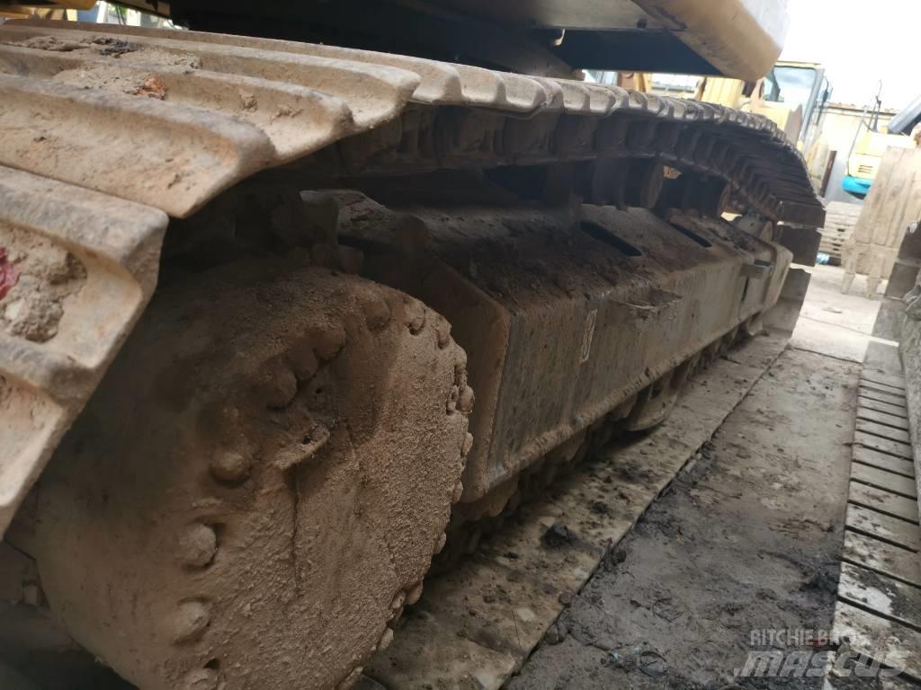 Komatsu PC 220 LC-7 حفارات زحافة