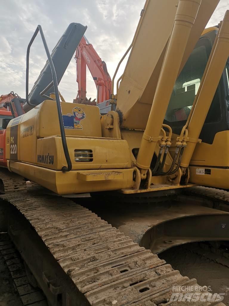 Komatsu PC 220 LC-7 حفارات زحافة