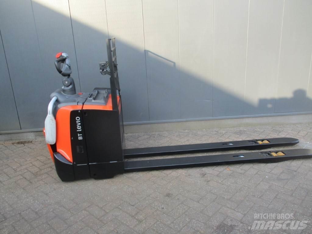 Toyota LPE 250 رافعة منخفضة المستوى ذات منصة