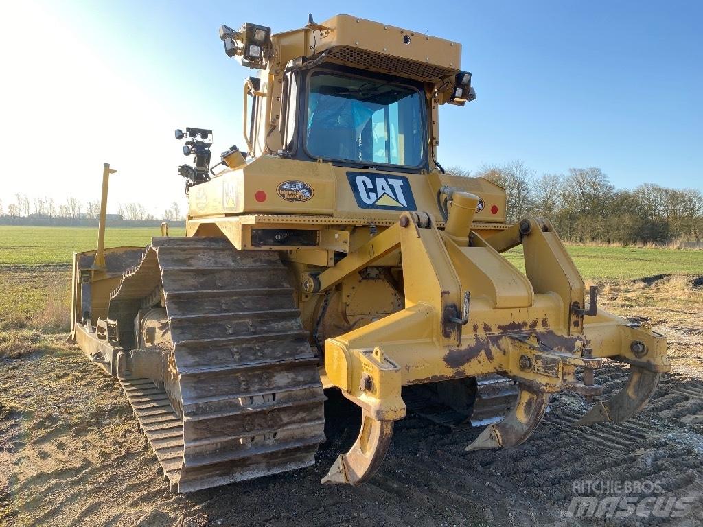 CAT D 6 T LGP بلدوزرات مجنزرة