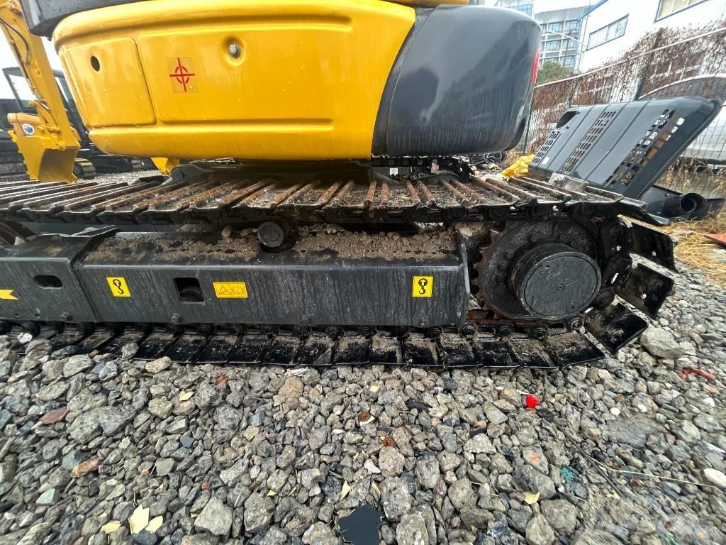Komatsu PC 35 حفارات زحافة