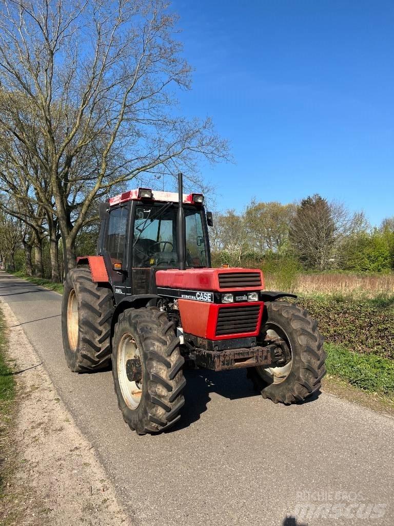 Case IH 1056 XL الجرارات