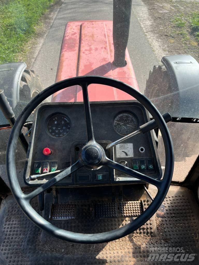 Case IH 1056 XL الجرارات