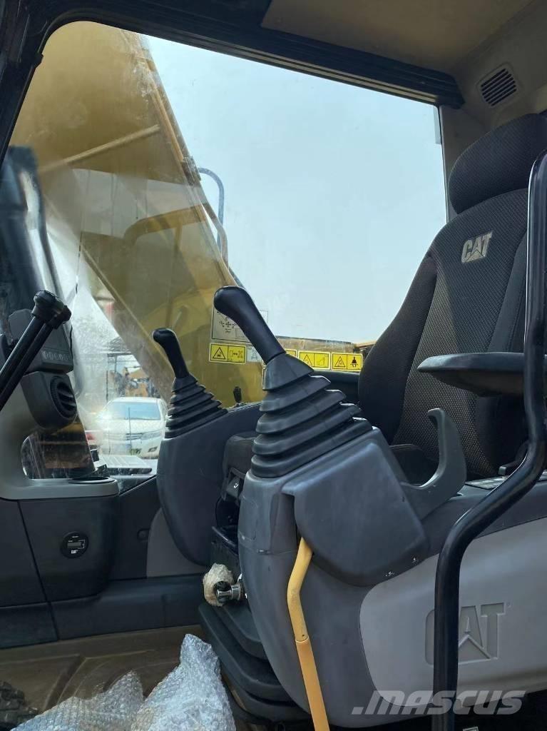 CAT 313 D حفارات زحافة