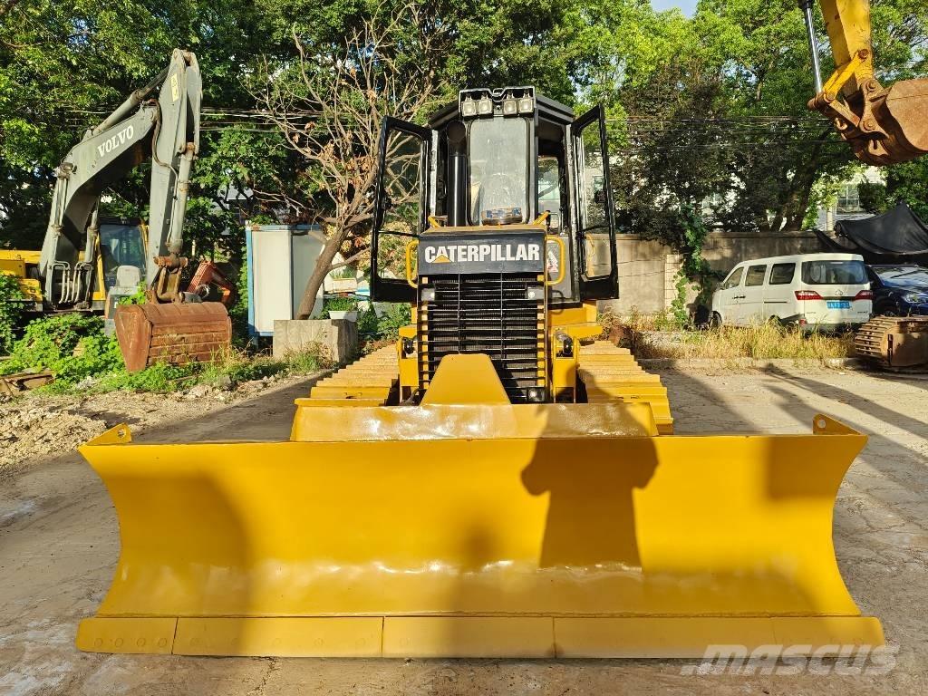 CAT D 5 K بلدوزرات مجنزرة