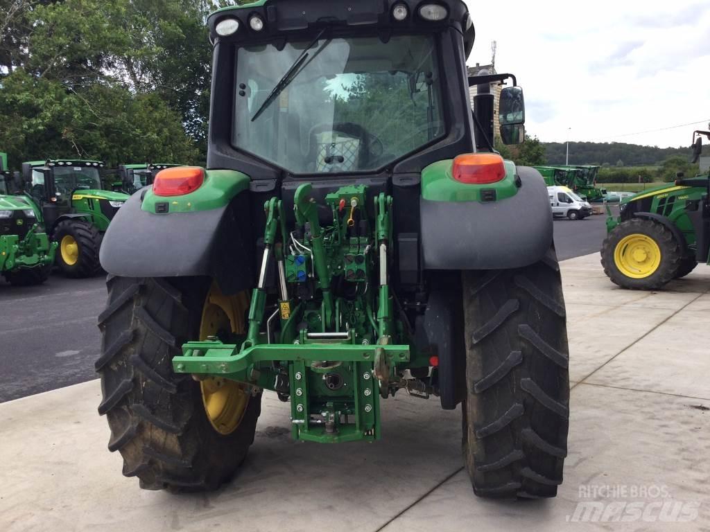 John Deere 6120M الجرارات