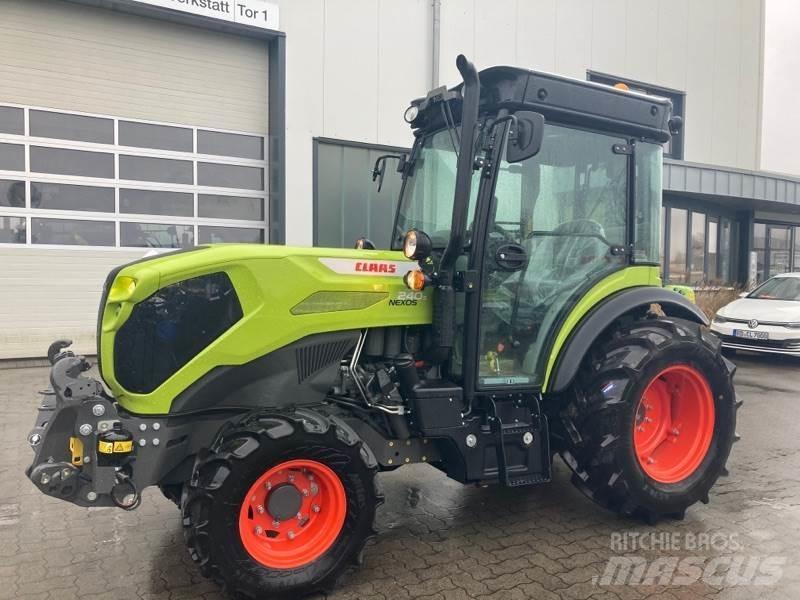 CLAAS NEXOS 240 S الجرارات