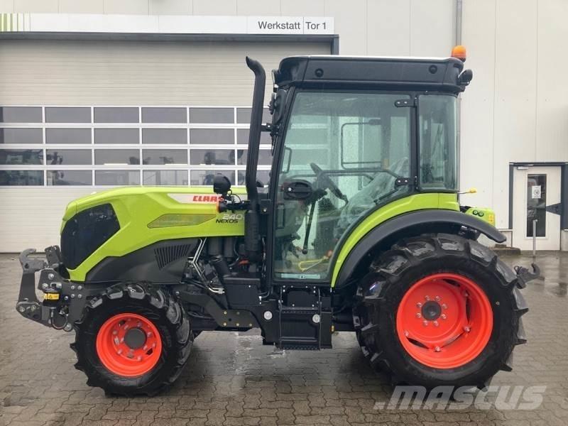 CLAAS NEXOS 240 S الجرارات
