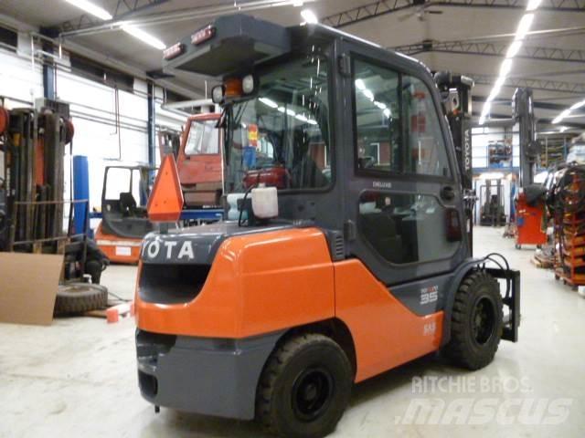 Toyota 52 - 2 - FDJF 35 شاحنات الديزل