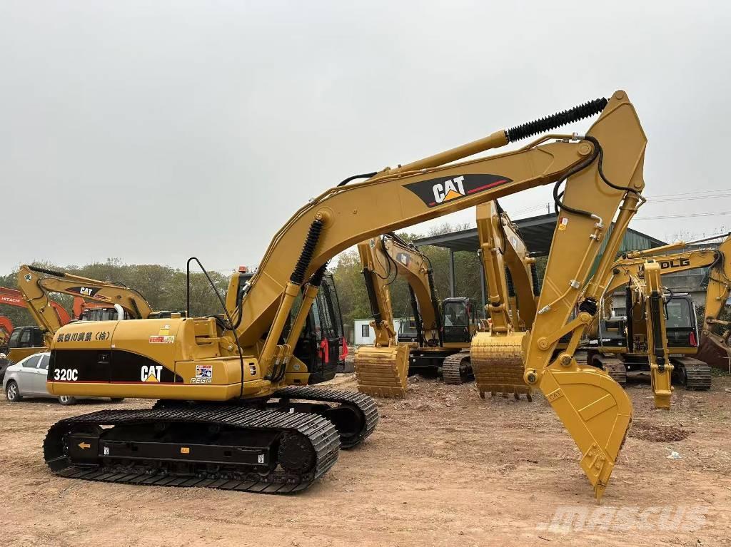 CAT 320 C حفارات زحافة
