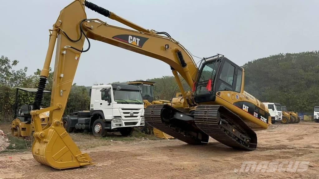 CAT 320 C حفارات زحافة