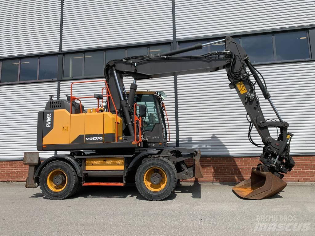 Volvo EW 160 E حفارات بعجل