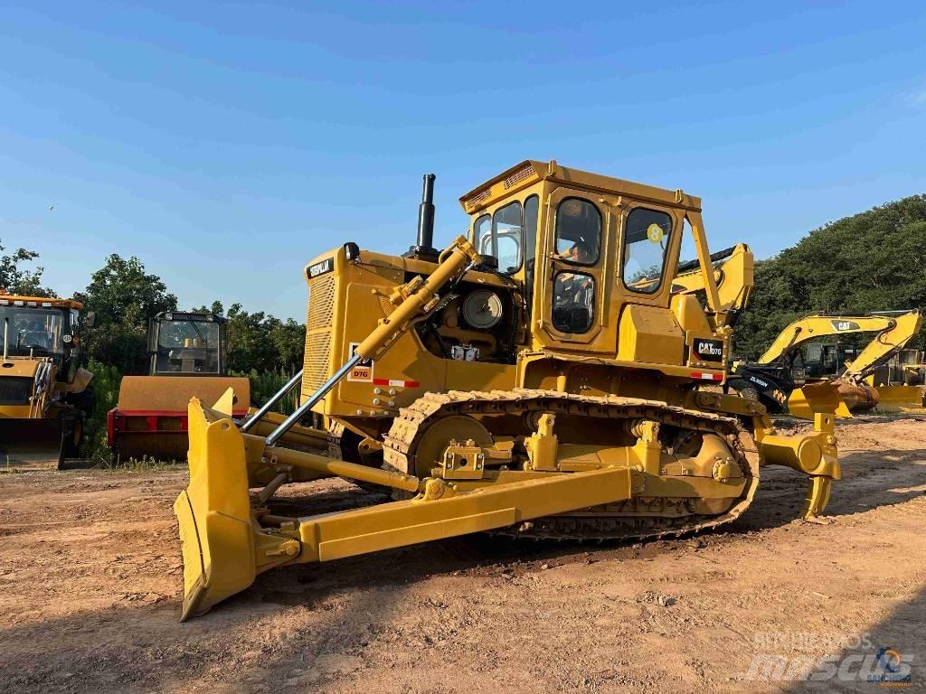 CAT D 7 G بلدوزرات مجنزرة