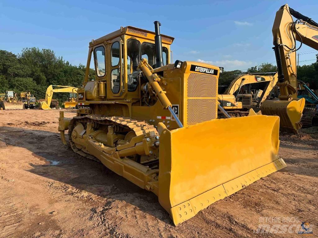 CAT D 7 G بلدوزرات مجنزرة