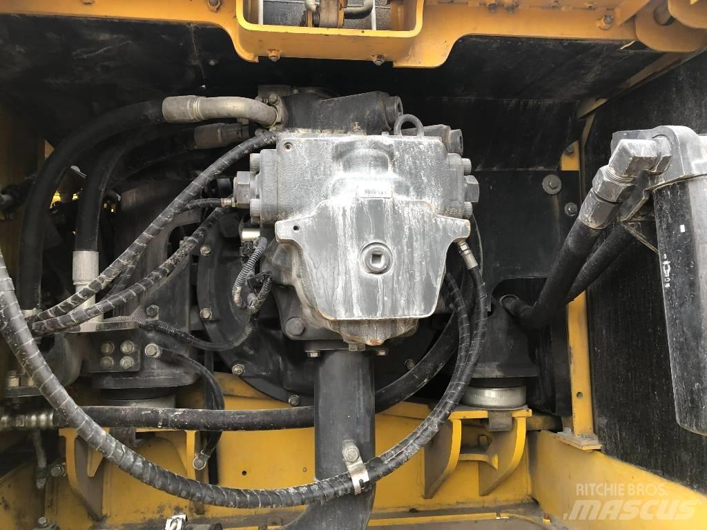 Komatsu 300 -7 حفارات زحافة