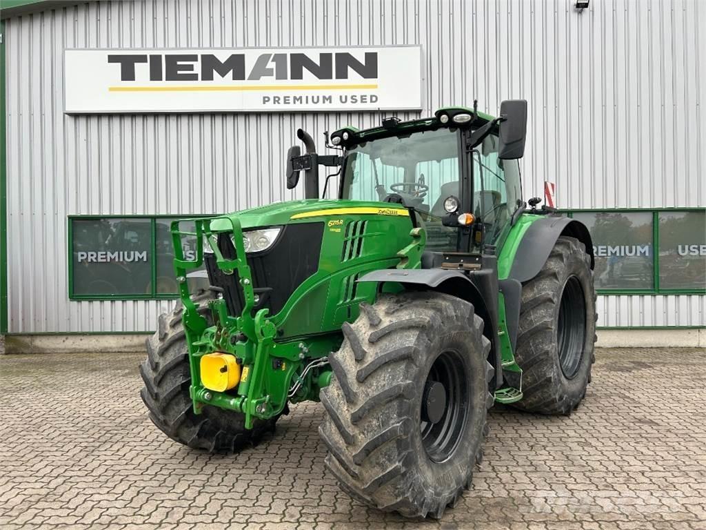 John Deere 6215R الجرارات