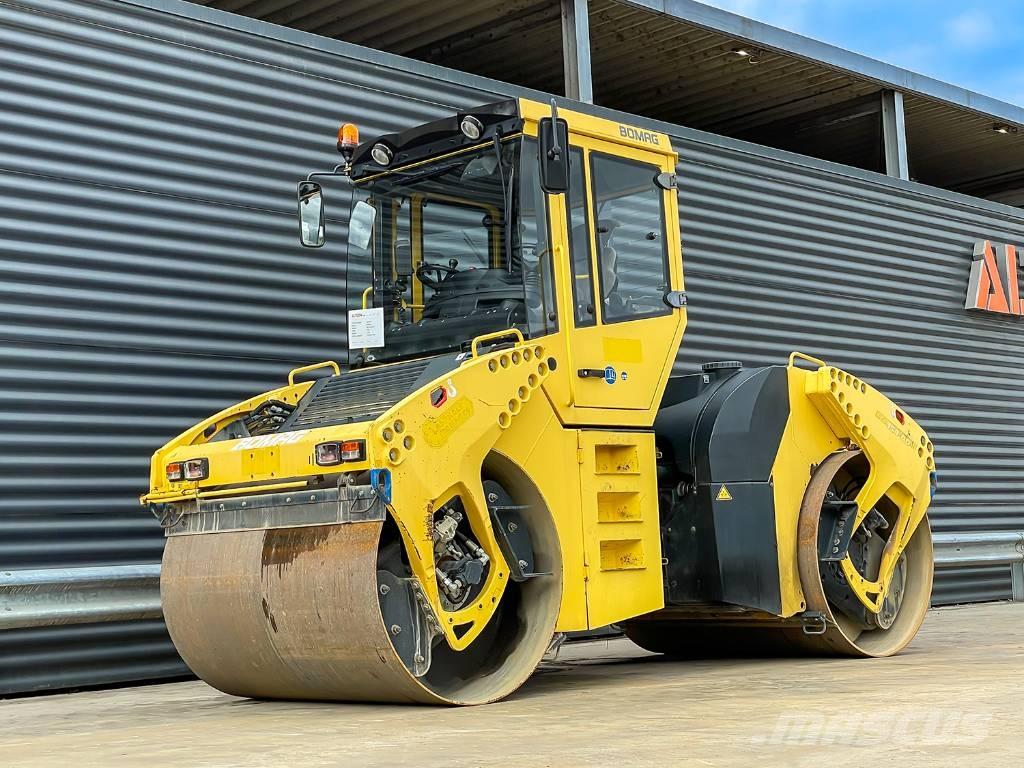 Bomag BW 154 AD-4 مداحل ثنائية الاسطوانة
