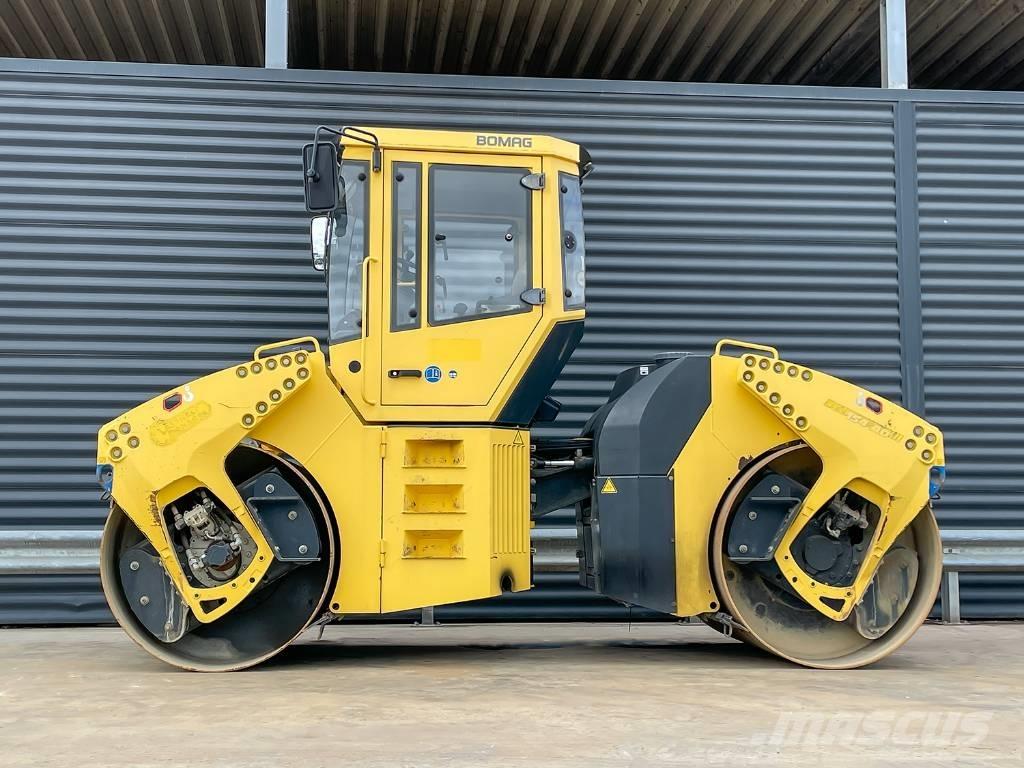 Bomag BW 154 AD-4 مداحل ثنائية الاسطوانة