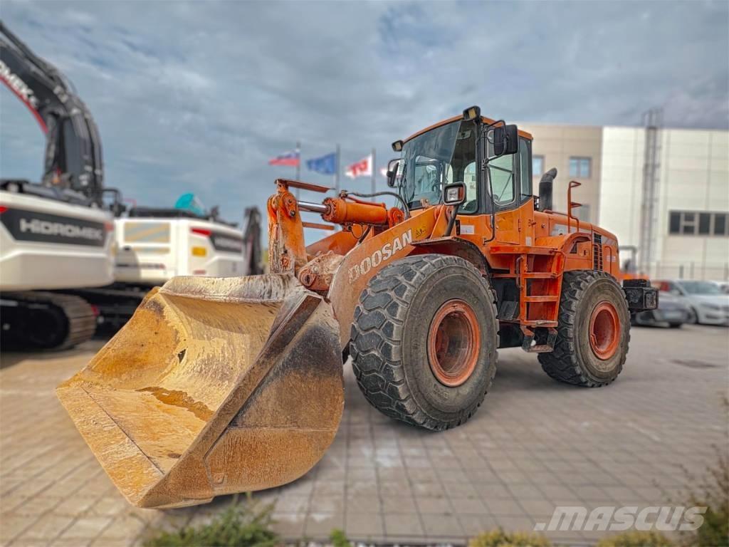 Doosan DL 300 لوادر بعجل
