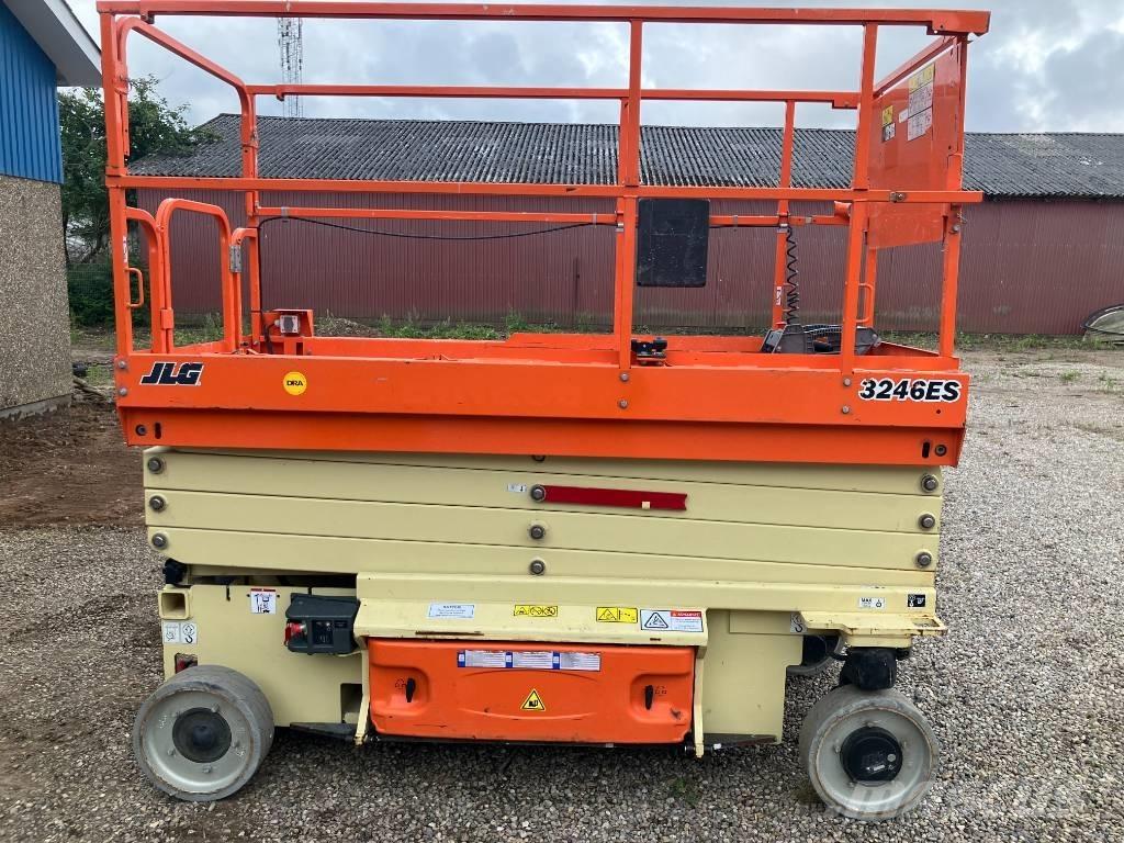 JLG 3246 ES رافعات مقصية الشكل