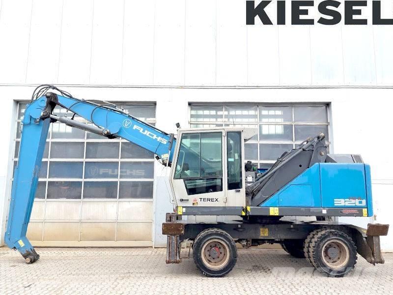 Fuchs MHL 320 F مناولات المخلفات / مناولات صناعية