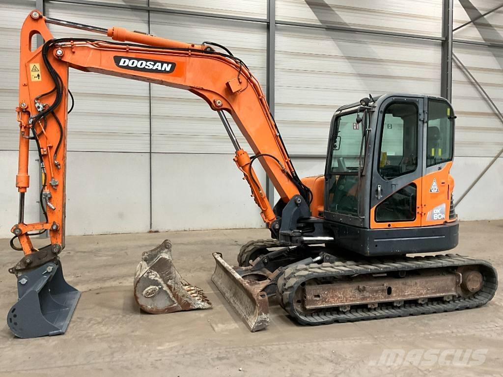 Doosan DX 80 R حفارات وسط 7 طن - 12 طن
