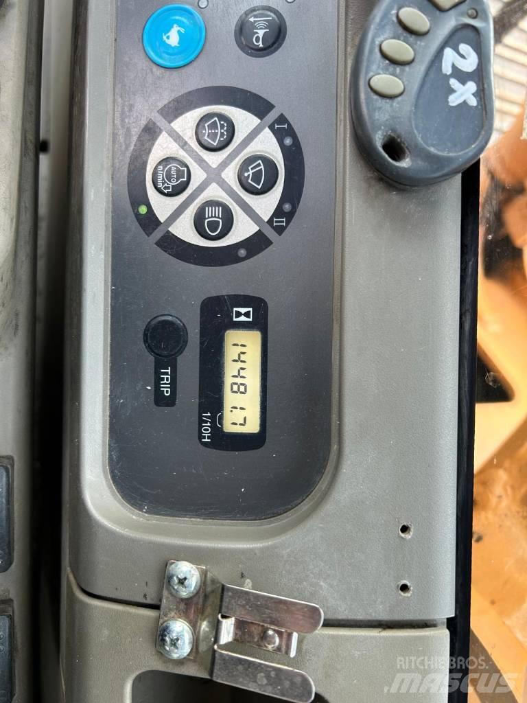 CASE CX 210 B LC حفارات زحافة