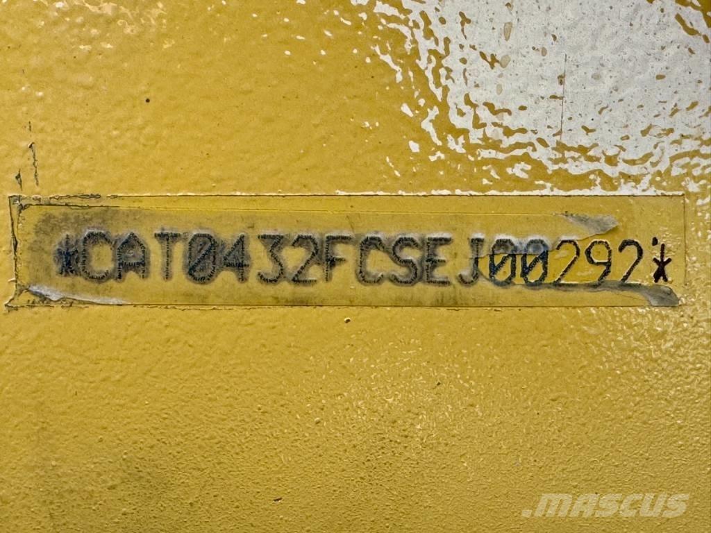 CAT 432 F لوادر ذات جرافات عكسية