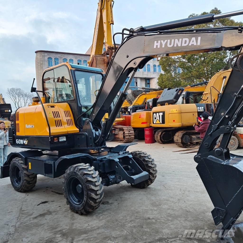 Hyundai 60 W VS حفارات بعجل
