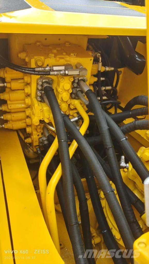 Komatsu PC 220-7 حفارات زحافة