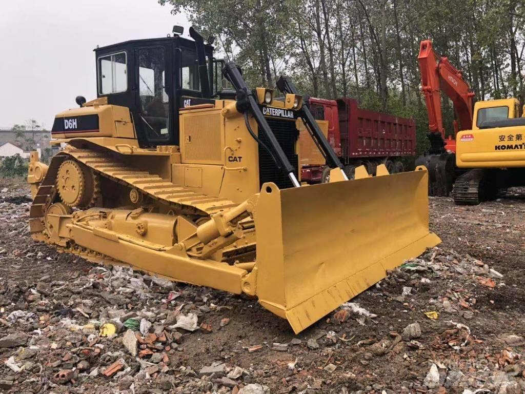 CAT D6H بلدوزرات مجنزرة